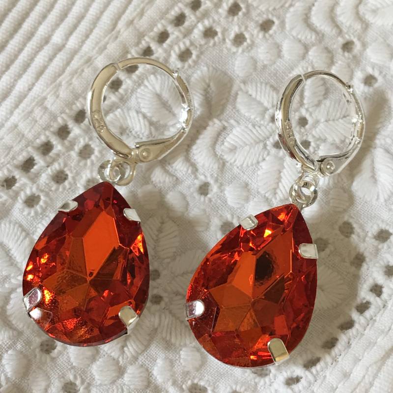 Handgefertigte Durchbohrt Teardropohrringe. Schillernde Tränen. Atemberaubende Gem. Tolle Braut Ohrringe. 925 Silber-Platte Schleife Hebel Zurück von VeryVictorianStudio