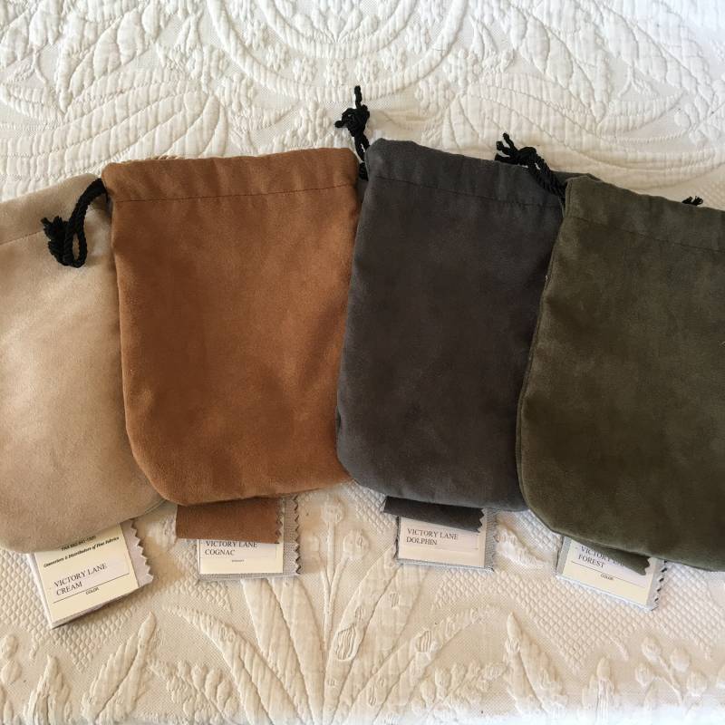 Handgefertigte Kleine Handgefertigte Kunstleder Man's Game Piece Kordelzugtasche. Baumwollfutter & Kordelzug. Auswahl Der Farben. Reiseutensilien von VeryVictorianStudio