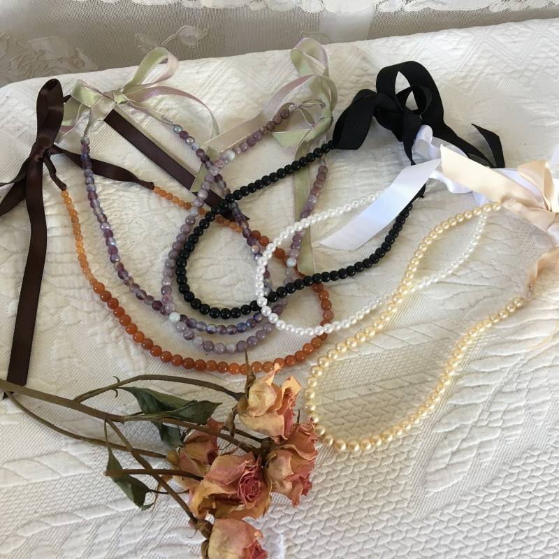 Handgemachte Auswahl 1 Perlen Am Hals Mit Band Gebunden. Angebot Ist Für Strang Von Perlen. Wählen Sie Die Gewünschte Farbe von VeryVictorianStudio