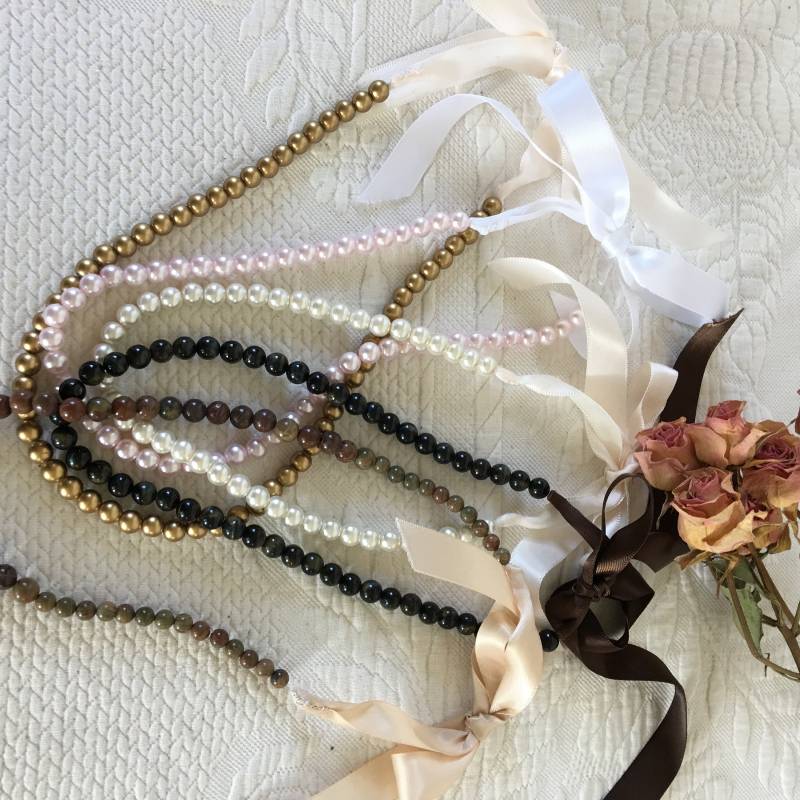 Handgemachte Auswahl 2 Perlen Am Hals Mit Band Gebunden. Angebot Ist Für 1 Strang Von Perlen. Wählen Sie Die Gewünschte Farbe von VeryVictorianStudio