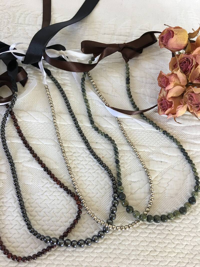 Handgemachte Auswahl 4 Perlen Am Hals Mit Band Gebunden. Angebot Ist Für 1 Strang Von Perlen. Wählen Sie Die Gewünschte Farbe von VeryVictorianStudio