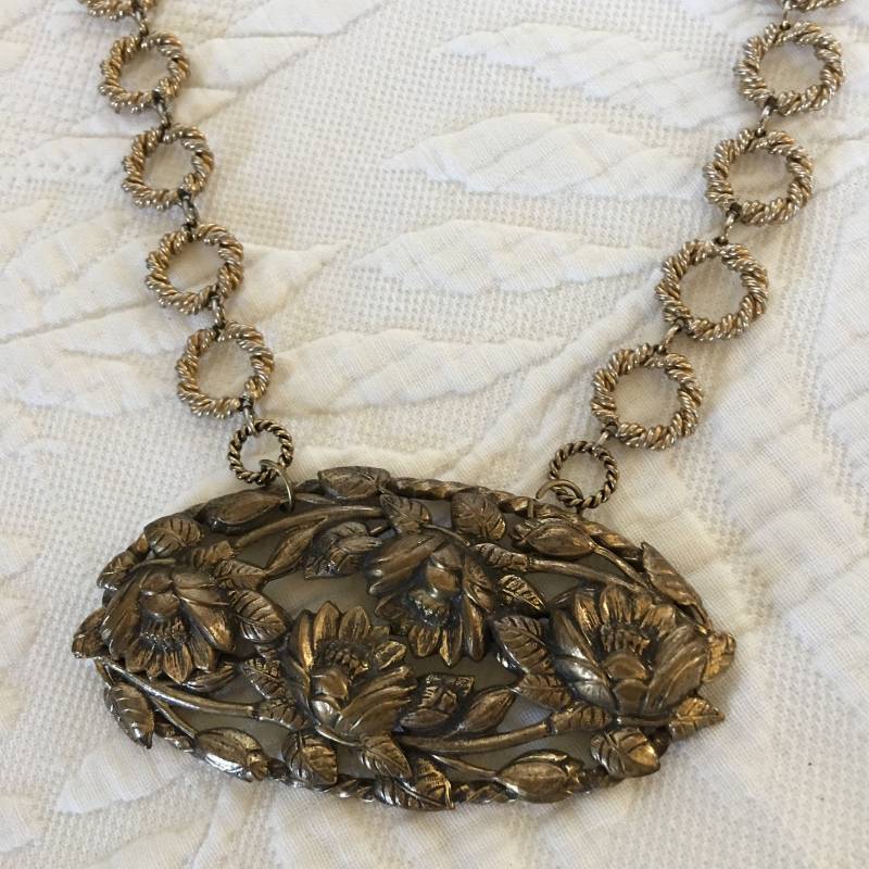 Handgemachte Geformt Gold Floral Oval Pendent Halskette. Umfunktionierten Alten Schmuck Gebrochen. Verdrehte Seil Kreis Gliederkette. Drehen Sie von VeryVictorianStudio