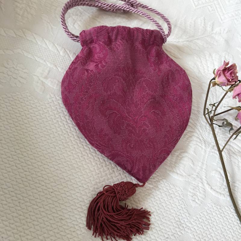 Handgemachte Himbeer Herz Form Kordel Geldbörse Reticule. Wählen Sie Die Farbe Der Und Quaste. Faux Seide Weißes Futter. Regency Mit Kordelzug von VeryVictorianStudio