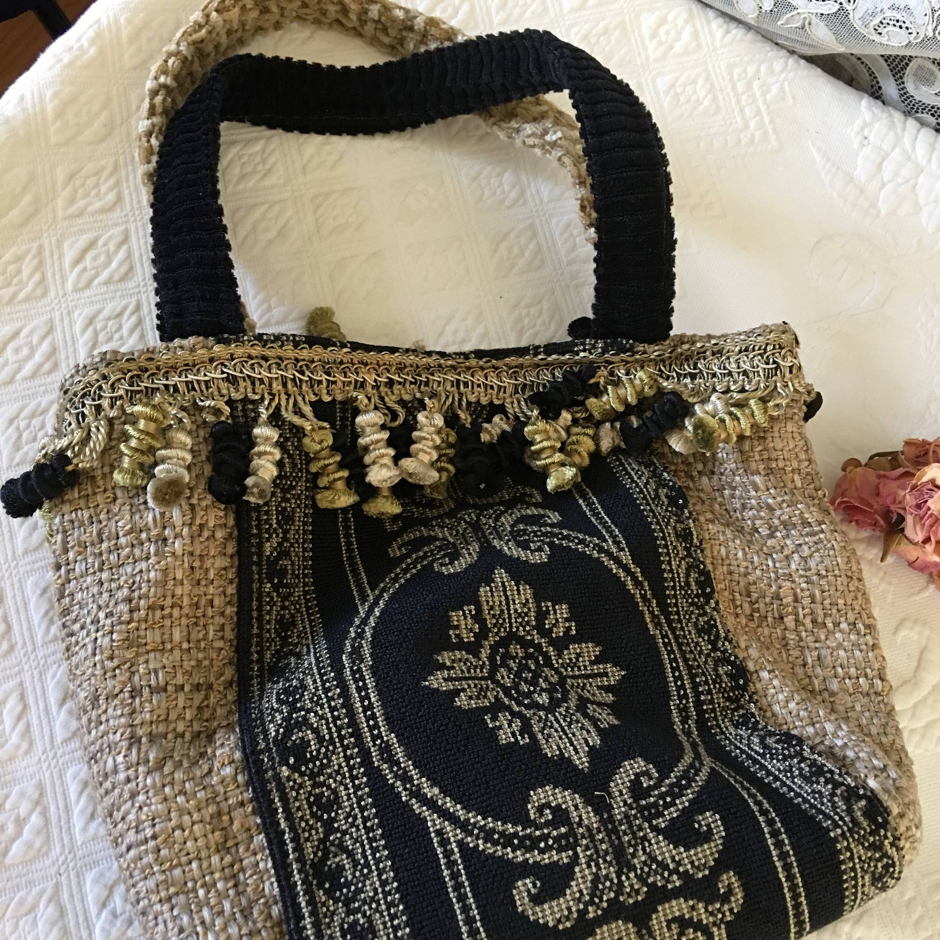 Handgemachte Libelle Gobelin Geldbörse, Top Henkel. Magnetverschluss. Zwei Taschen Innen Und Außen. Libellenrücken Futter. Quastenbesatz von VeryVictorianStudio