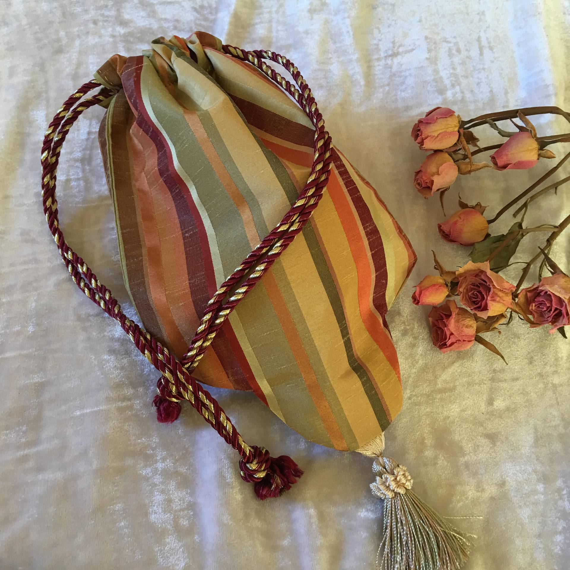 Handgemachte Reticule, Mehrfarbige Streifenseide Geldbörse Mit Quaste. Grünes Seidenfutter. Herbstfarben Gestreifte Seide von VeryVictorianStudio