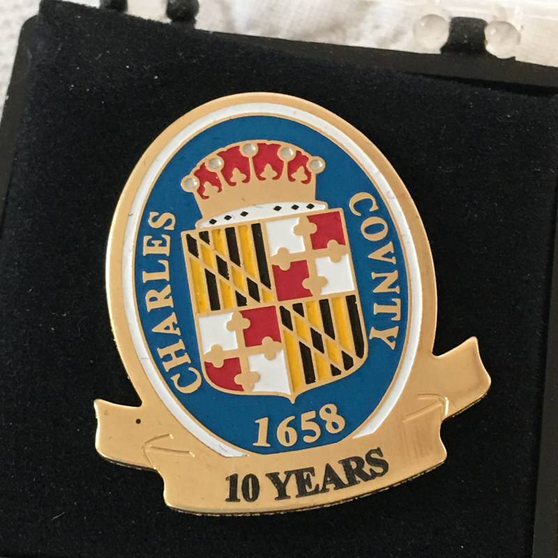 Jahrgang 1958 Charles County Präsentation Pin Für 10 Jahre Service. Wappen Mit Crown Design Oder County. Lock Backing von VeryVictorianStudio
