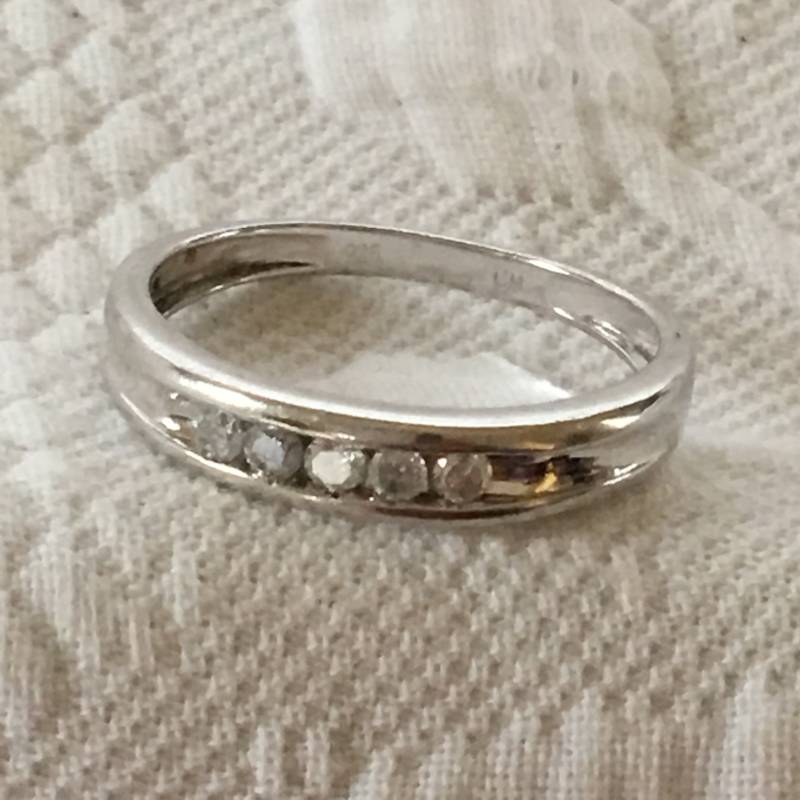 Jahrgang 925 Sterling Silver Ring Mit Fünf Cubic Zirconia. Mans Rheinsteinfelring. Fünf Rheinländer Auf Dem Dach Der Band. Größe 9 1/2 von VeryVictorianStudio