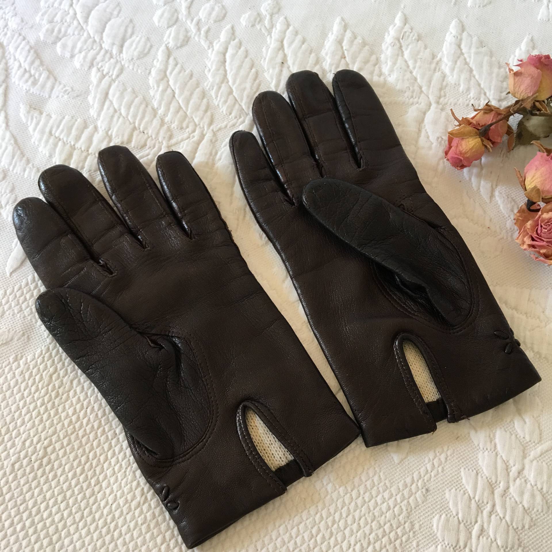 Vintage Braune Lederhandschuhe Mit Dekorativem Top-Naht Seitlich Quer Oben. Schlitz Am Innenhandgelenk. Größe 6 1/2. Winter Warme Kleine Handschuhe von VeryVictorianStudio