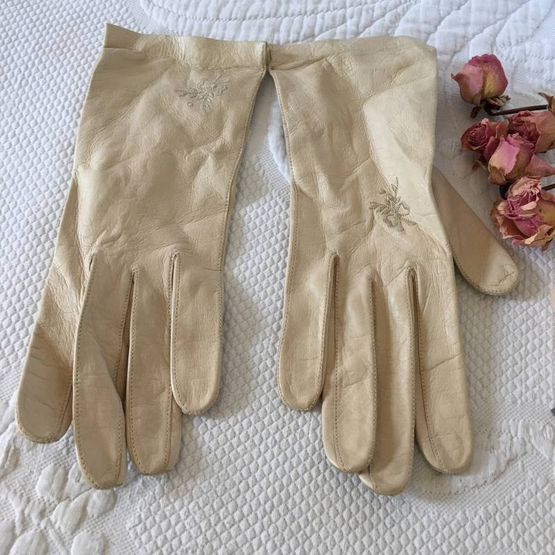 Vintage Creme Bestickte Leder Kay Handschuhe Made in Western Germany. Größe 7. Bestickte Schleife Und Blätter Auf Stielen von VeryVictorianStudio