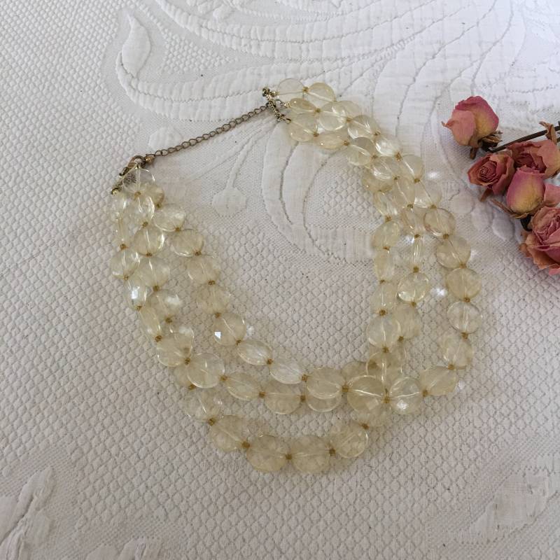 Vintage Facettierten Kunststoff Runde Perlen Triple Strang Halskette. Halsband Stil 1950Er Jahre Hummer Kralle Verschluss von VeryVictorianStudio