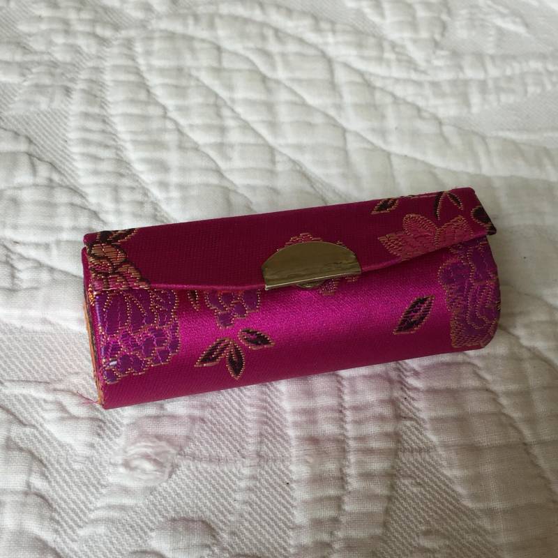 Vintage Fuchsia Seide Lippenstift Halter Fall Mit Spiegel Innen. Rotes Innenfutter . Druckknopfverschluss von VeryVictorianStudio