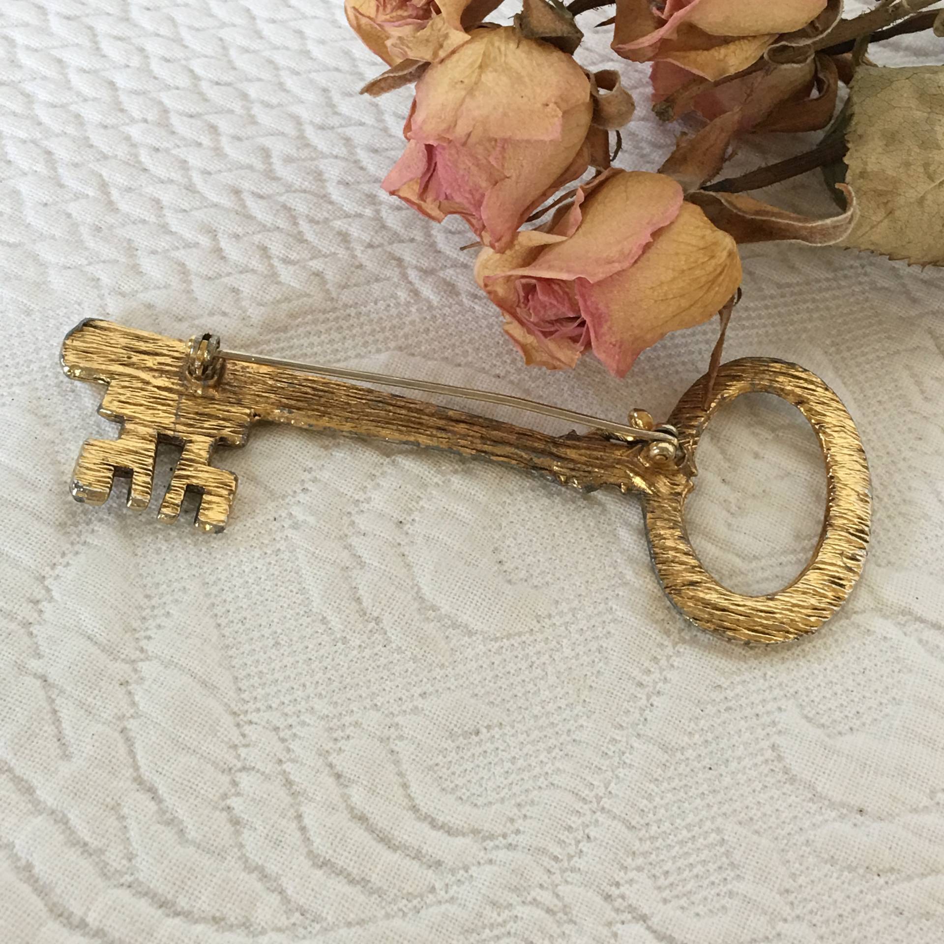 Vintage Gold Schlüssel Pin Brosche. Kunstvollen Designs Auf Metall Pin. Wäre Wunderbar Einem Hut Oder Mantel von VeryVictorianStudio