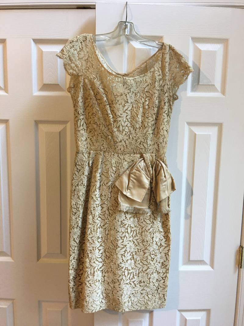 Vintage Handgemachte Spitze Kleid Mit Seide Satin Futter. Mütze Ärmelloses Seite Fransen Schleife. Halber Reißverschluss Und 3 Verdeckte Knöpfe von VeryVictorianStudio