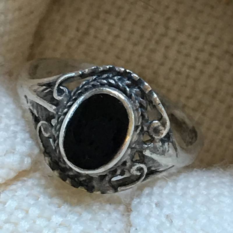Vintage Kleiner Sterling Silber Ring Mit Onyx. Und Onyx Femininer Ring. Gemarkt 925.größe 4 1/4 von VeryVictorianStudio