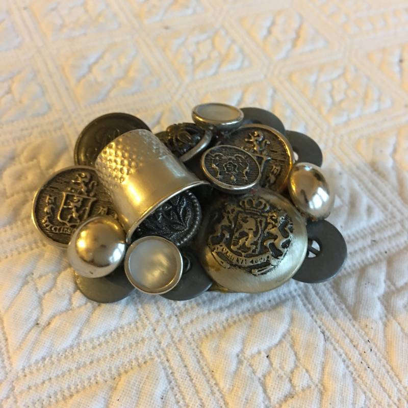 Vintage Knopf Brosche. Handgemachte Silberknöpfe Und Fingerringe, Die Einen Rücken Mit Pin Auf Der Rückseite Zum Tragen Abdecken. Silberne Button von VeryVictorianStudio