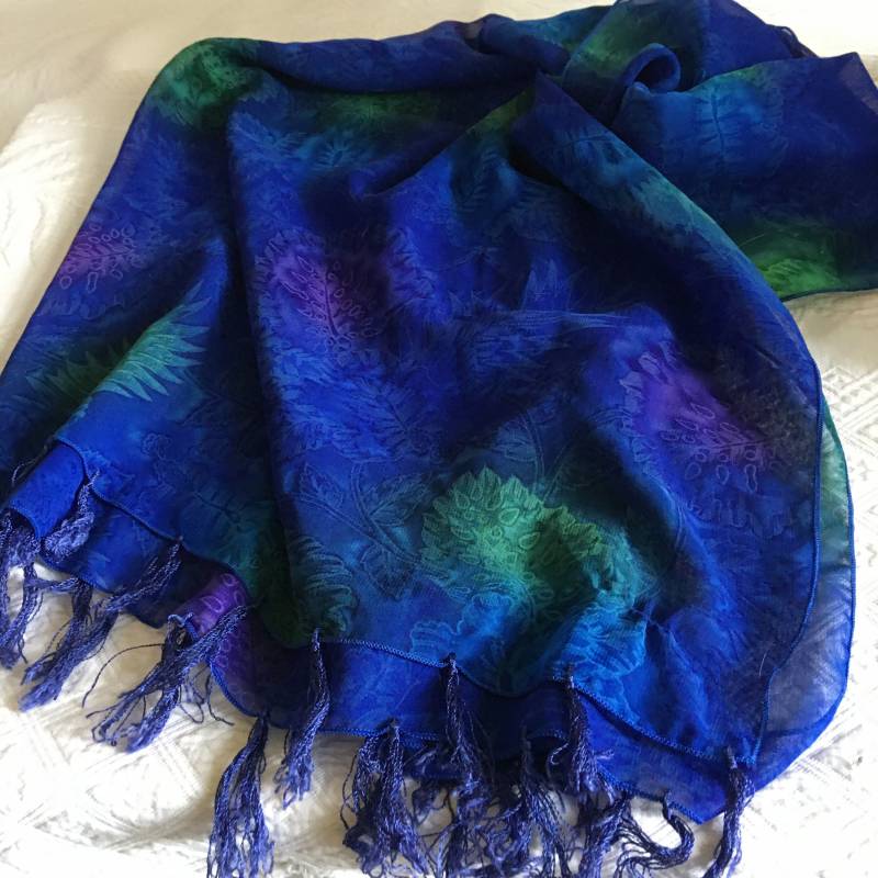 Vintage Polyester Sheer Großer Schal. Blau Und Grün Meliertes Leafy Design. Fransen An Den Langen Enden. Wunderschöner, Eleganter von VeryVictorianStudio