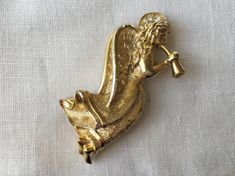 Weinlesegoldtone Engel Bläst Horn-Brosche. Brosche Gold Weihnachten Weinlesegoldtone Engel Bläst Horn-Brosche. Brosche Gold Weihnachten von VeryVictorianStudio