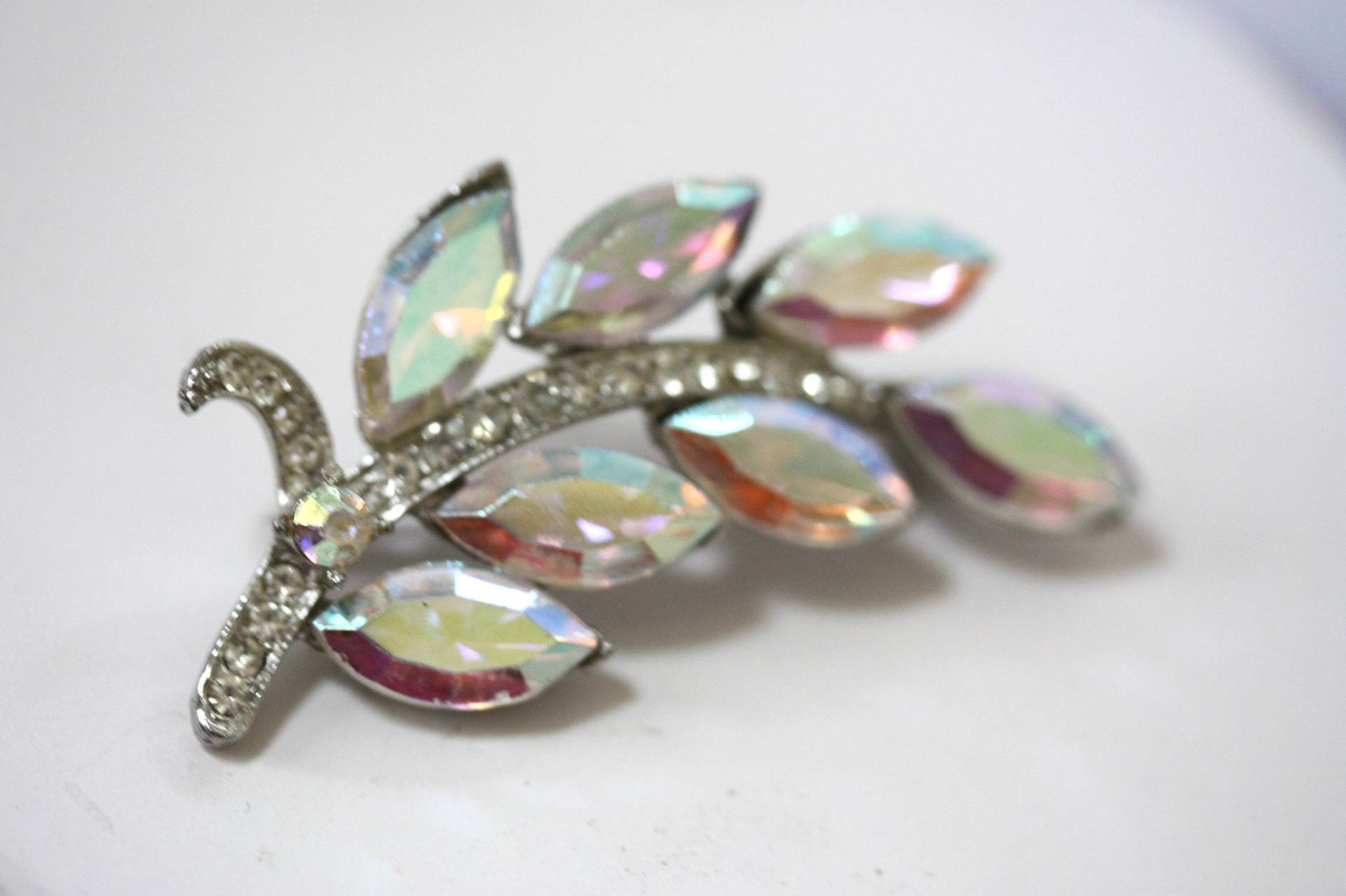 Unikat Vintage Ab Glas Strass Signiert Weiss Anstecknadel von VeryVintageFinds