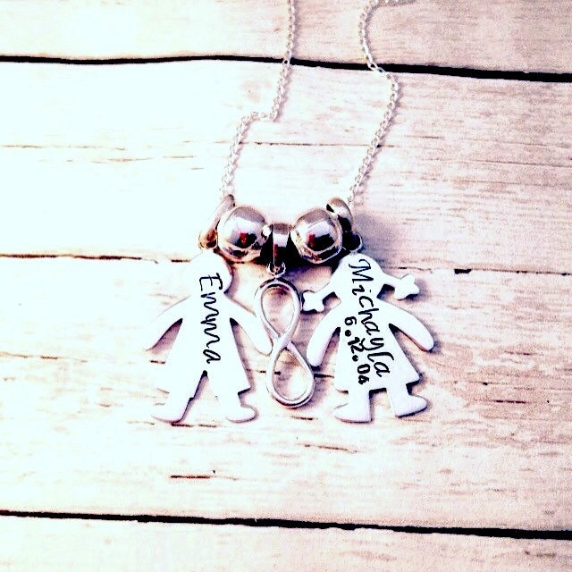 Personalisierte Sterling Silber Kleine Menschen, Junge & Mädchen Mit Infinity Hand Gestempelt Name Halskette von VerzillaShop