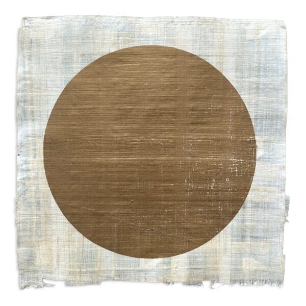 Veskor Cassiopeia CENTRAL MOON PAPYRUS Linoldruck | 24 × 24 cm | Warmgold auf natürlichem Papyrus-Papier Veskor Cassiopeia CENTRAL MOON PAPYRUS Linoldruck | 24 × 24 cm | Warmgold auf natürlichem Papyrus-Papier von Veskor Cassiopeia