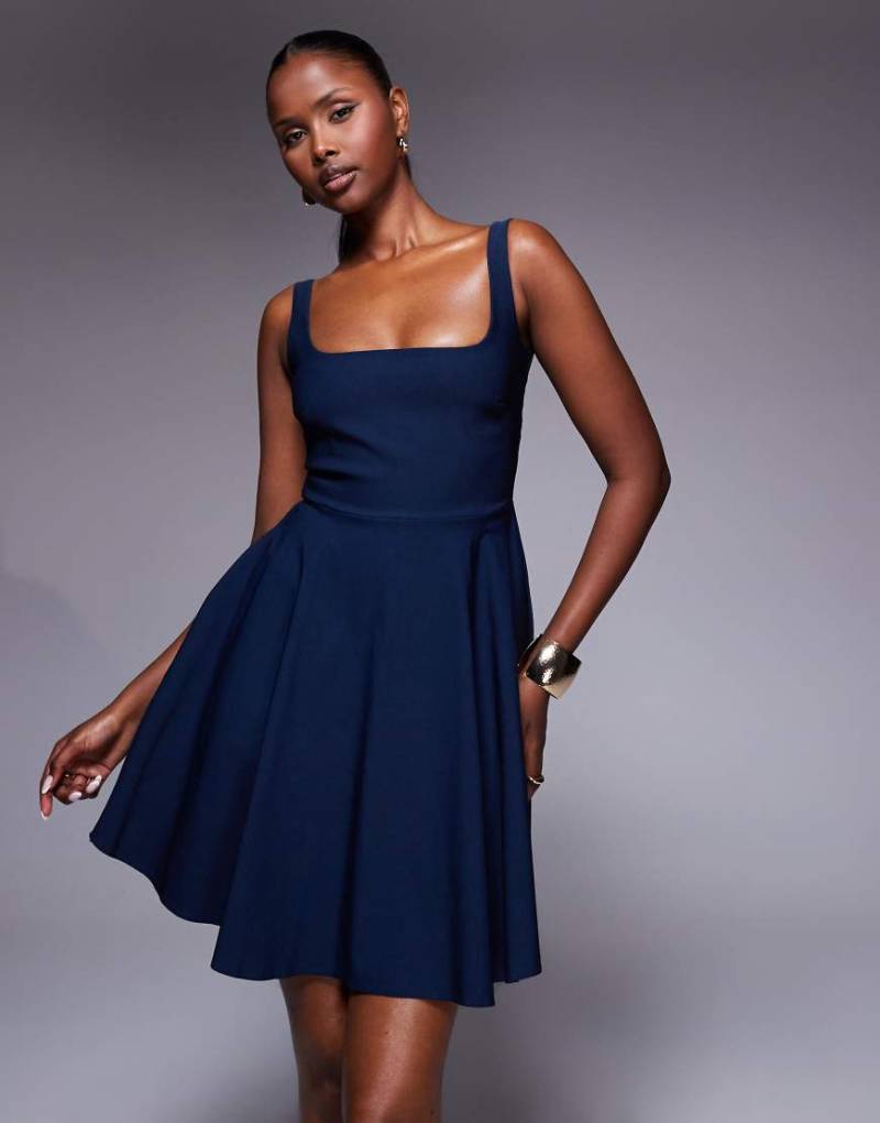 Vesper - Kurzes Skater-Kleid aus Bengaline in Marineblau mit Rückenausschnitt von Vesper