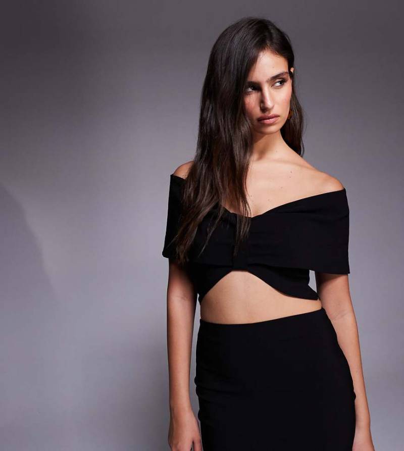 Vesper - Schulterfreies Cropped-Top aus Bengaline in Schwarz mit One-Shoulder-Träger und verdrehter Vorderseite, Kombiteil von Vesper