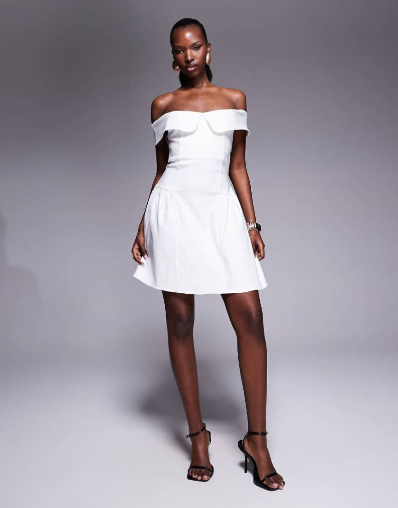 Vesper - Skater-Minikleid aus Bengaline in Weiß mit umgeschlagenem Bardot-Ausschnitt von Vesper