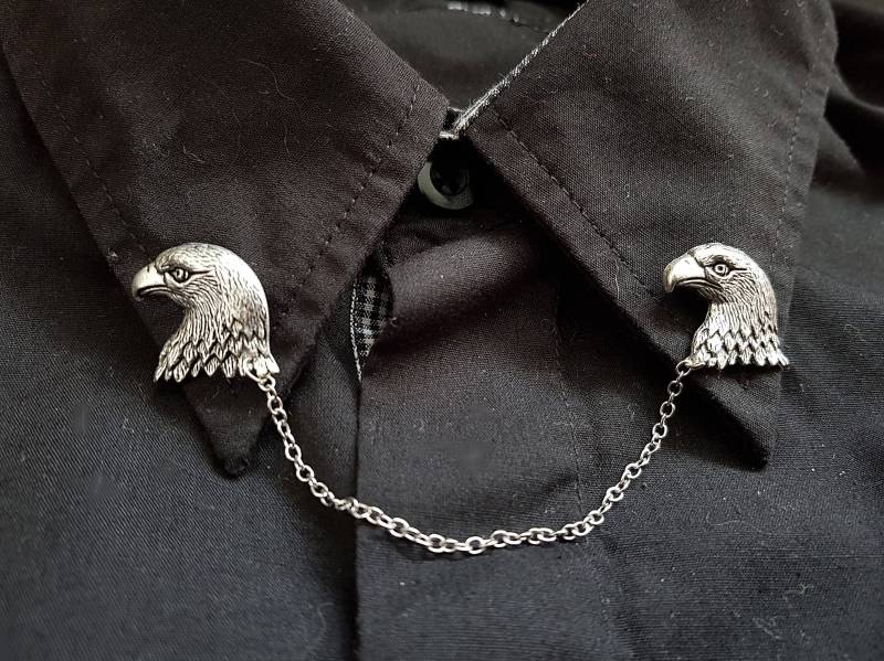 Adler Kragenbrosche Mit Kette Geschenkidee Für Freund Orginal Accessoires Männer Adler Kragenbrosche Mit Kette Geschenkidee Für Freund Orginal Accessoires Männer von Vesperto