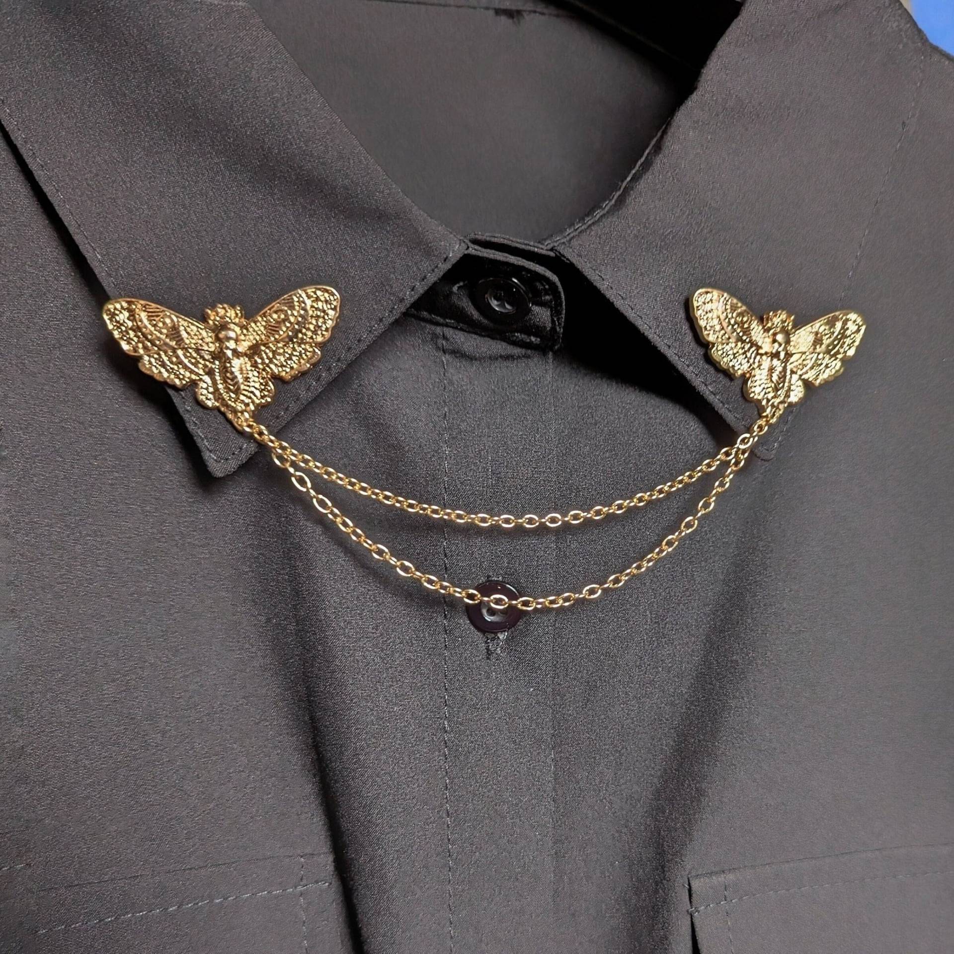 Gold Schädel Motte Kragenstift Fehler Kragen Clips Damen Totenkopf Brosche Insekt Anstecknadel Mit Kette Halloween Schmuck Gruselige Gold Schädel Motte Kragenstift Fehler Kragen Clips Damen Totenkopf Brosche Insekt Anstecknadel Mit Kette Halloween Schmuck Gruselige von Vesperto