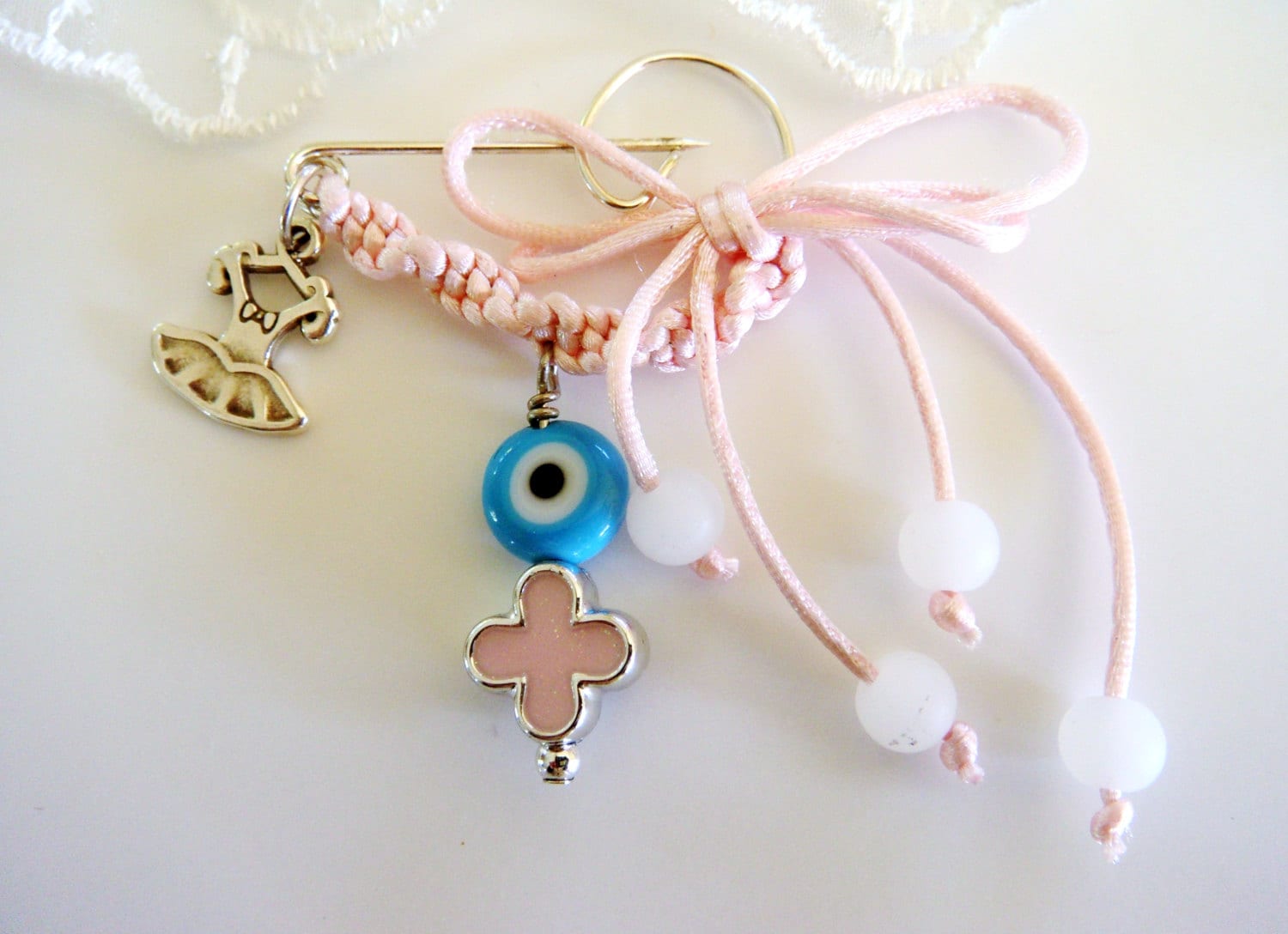 Baby Girl Sicherheitsnadel Brosche Viel Glück, Handgemachte Pin, Neugeborenen Bösen Blick Schutz Brosche, Baby-Dusche-Geschenk Mit Kreuz - 1 Stück Baby Girl Sicherheitsnadel Brosche Viel Glück, Handgemachte Pin, Neugeborenen Bösen Blick Schutz Brosche, Baby-Dusche-Geschenk Mit Kreuz - 1 Stück von VessCrafts
