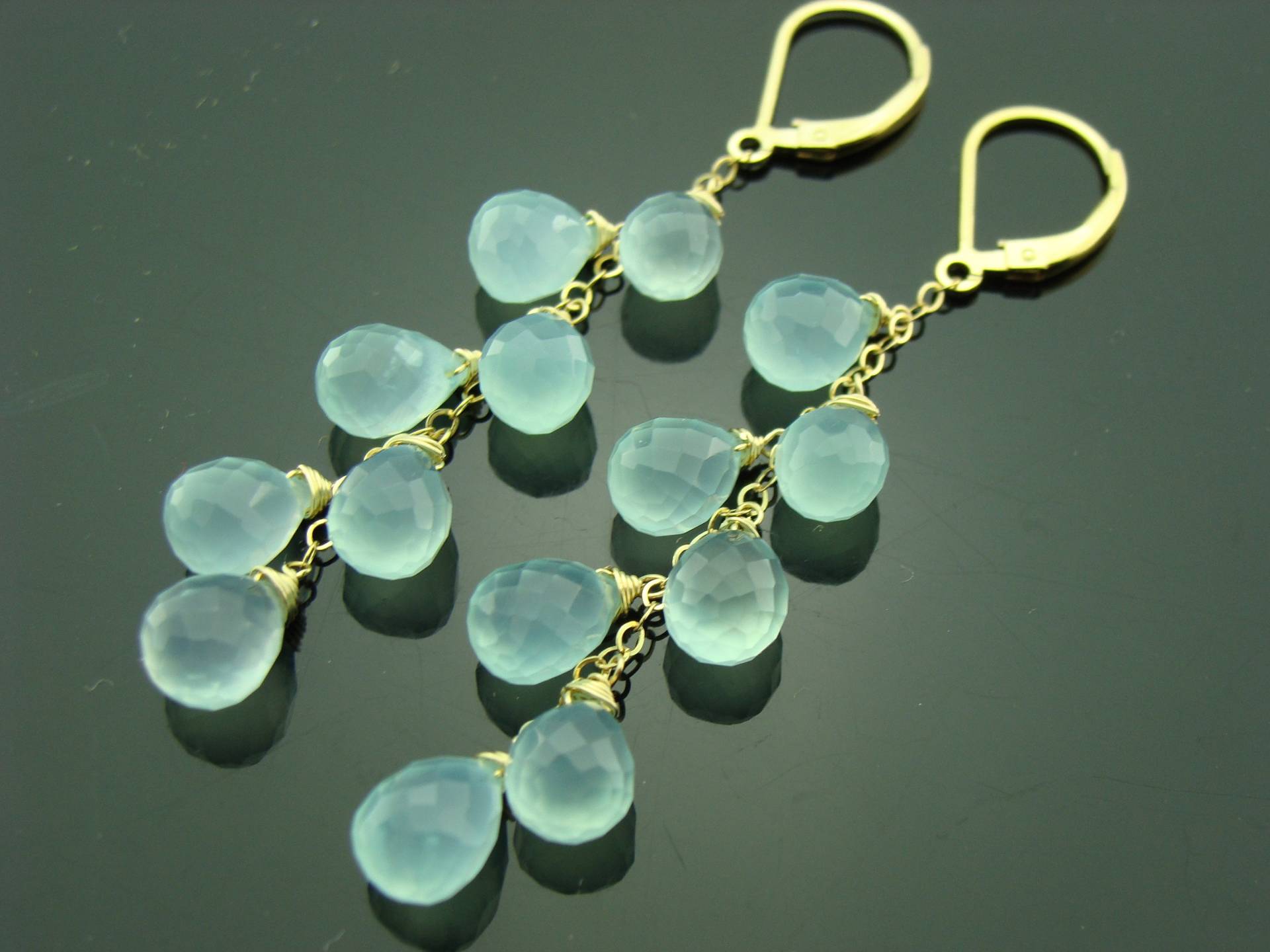 Aqua Blau Chalcedon Kaskade 14K Gold Filled Leverback Ohrringe Geschenk von VestaJewelry