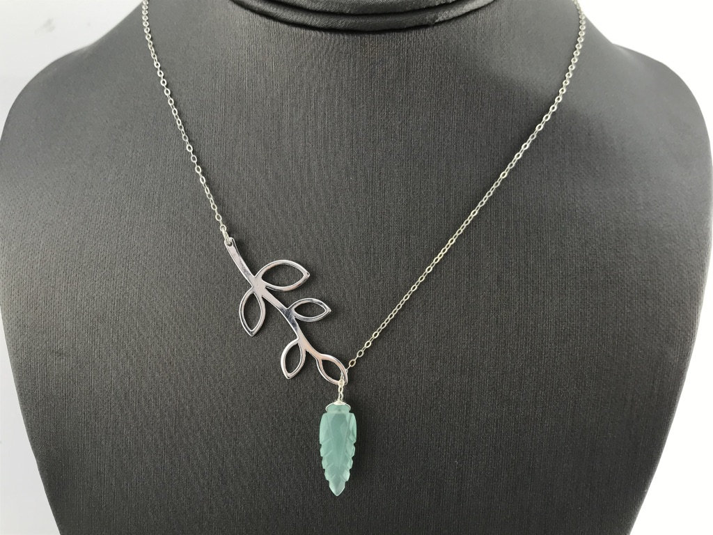 Aqua Blue Chalcedon Blatt Lariat Halskette Geschnitzte Zweig Design 925 Sterling Silber Natur Schmuck Geschenk Für Sie von VestaJewelry