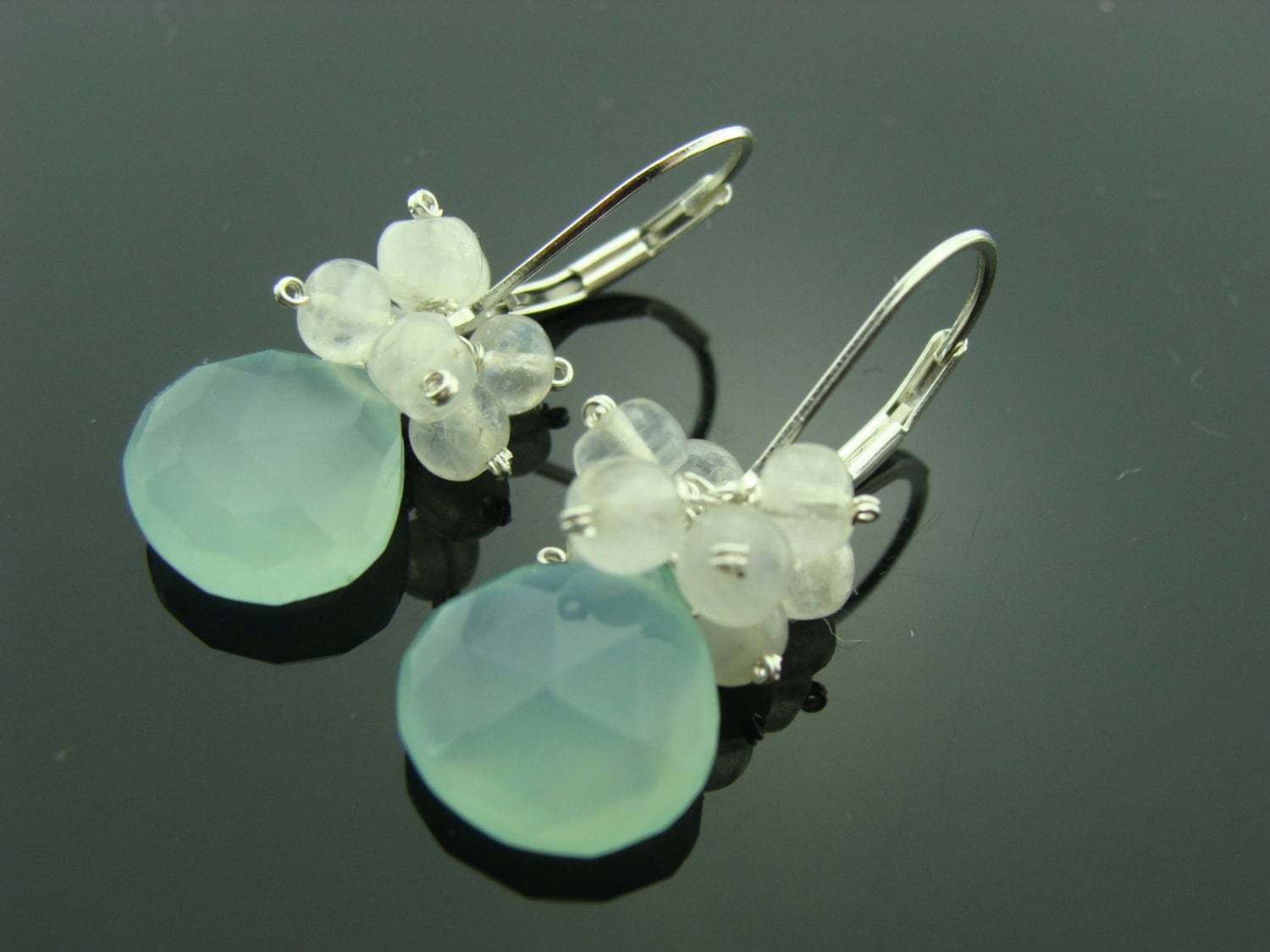 Aqua Blue Chalcedon Und Regenbogen Mondstein Ohrringe 925 Sterling Silber Geschenk Für Sie Handgemachter Schmuck von VestaJewelry