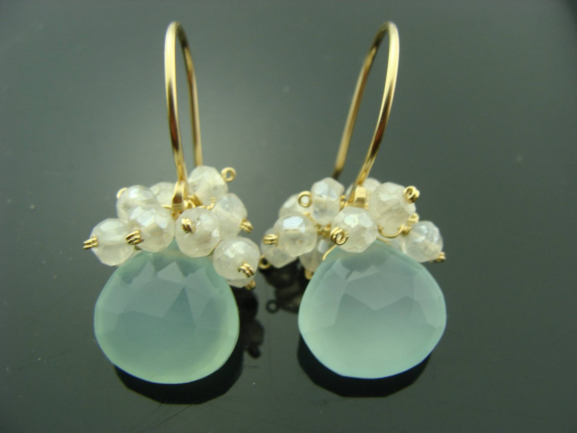 Vergoldete Chalcedon-Cluster-Ohrringe 14K Gold Filled Oder Sterling Silber von VestaJewelry