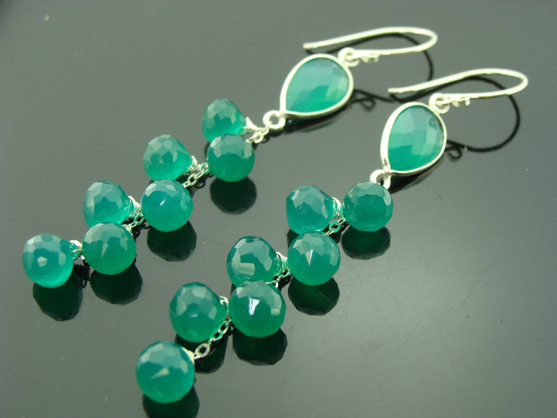 Bezel Set Grüner Onyx 925 Sterlingsilber Kaskadenohrringe Langer Baumeln Handgemachter Schmuck Geschenk Für Sie Birthstone Ohrringe von VestaJewelry