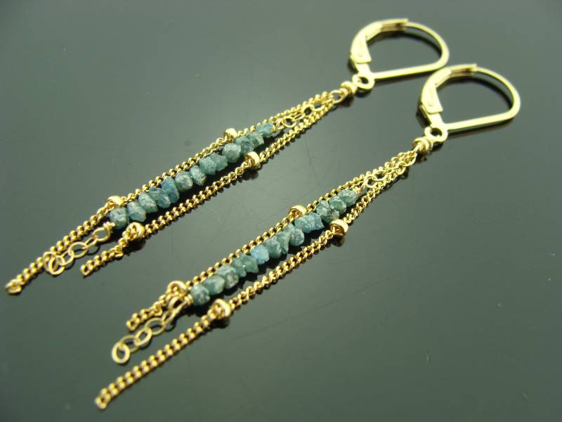 Blaue Rohdiamant Ohrringe 14K Gold Fill Handgefertigtes Geschenk Für Sie von VestaJewelry