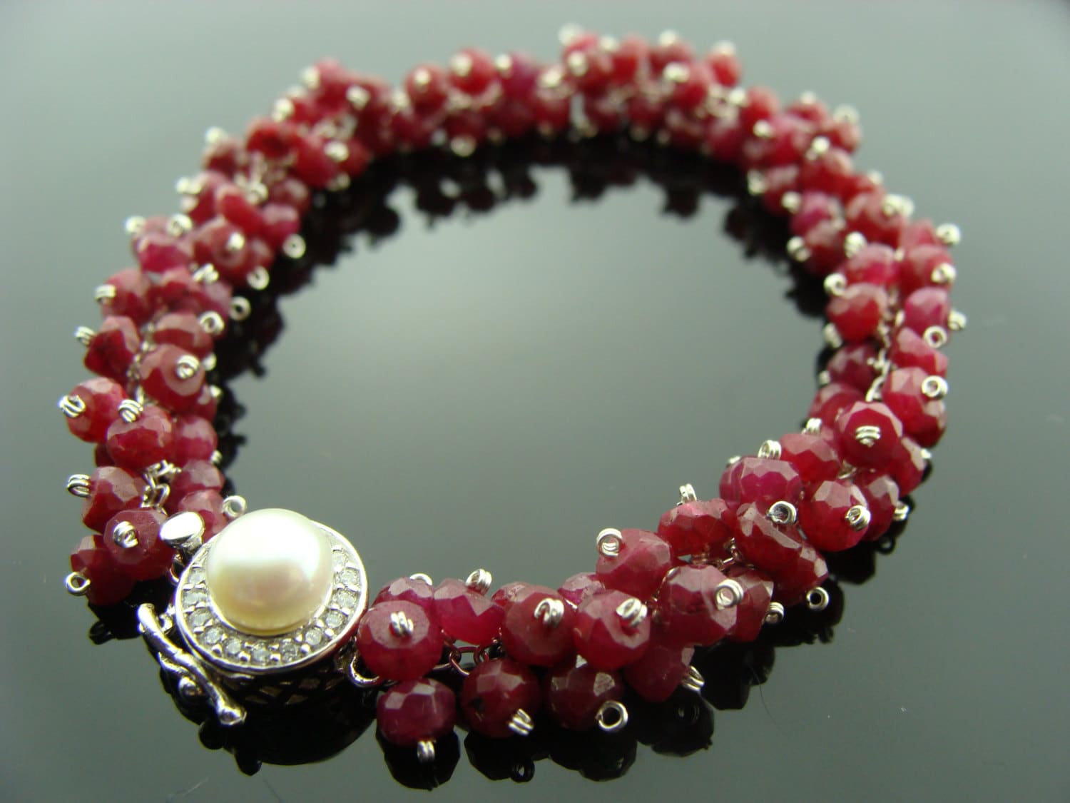 Echtes Rubin Cluster Armband Cz Micro Pave & Perlenverschluss 925 Sterling Silber Schmuck Geschenk Für Sie von VestaJewelry