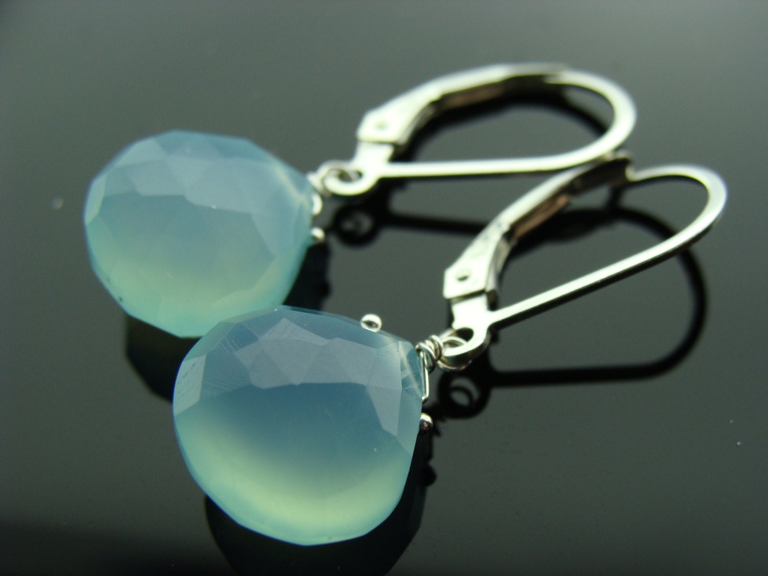 Facettierte Aqua Blaue Chalcedon Ohrringe 925 Sterling Silber Tropfen Edelstein Brisuren von VestaJewelry