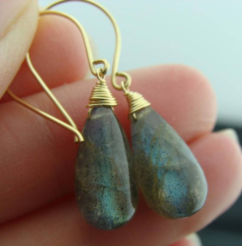 Feuer Labradorit Glatte Tropfen Ohrringe 14K Gelbgold Eleganter Edelstein Schmuck Handgemachtes Geschenk Für Sie von VestaJewelry