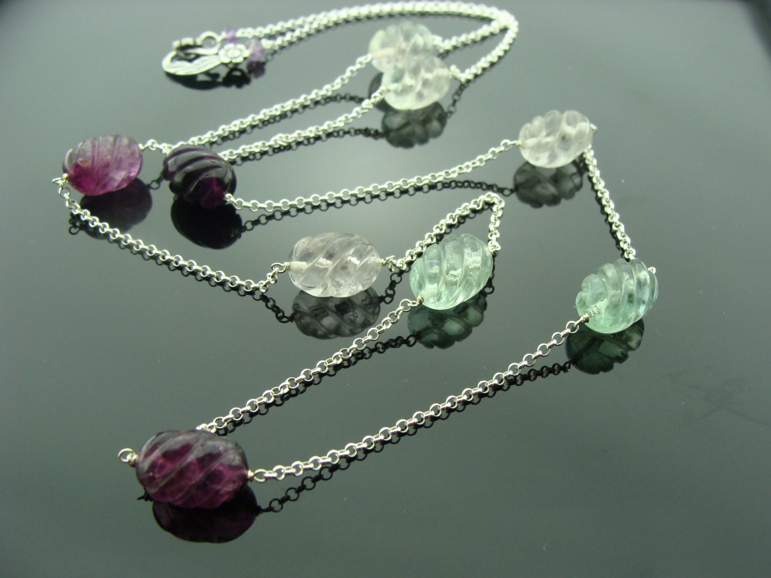 Lange Geschnitzte Fluorit Halskette 925 Sterling Silber Einzigartiger Edelstein Schmuck Handgemachtes Geschenk Für Sie von VestaJewelry