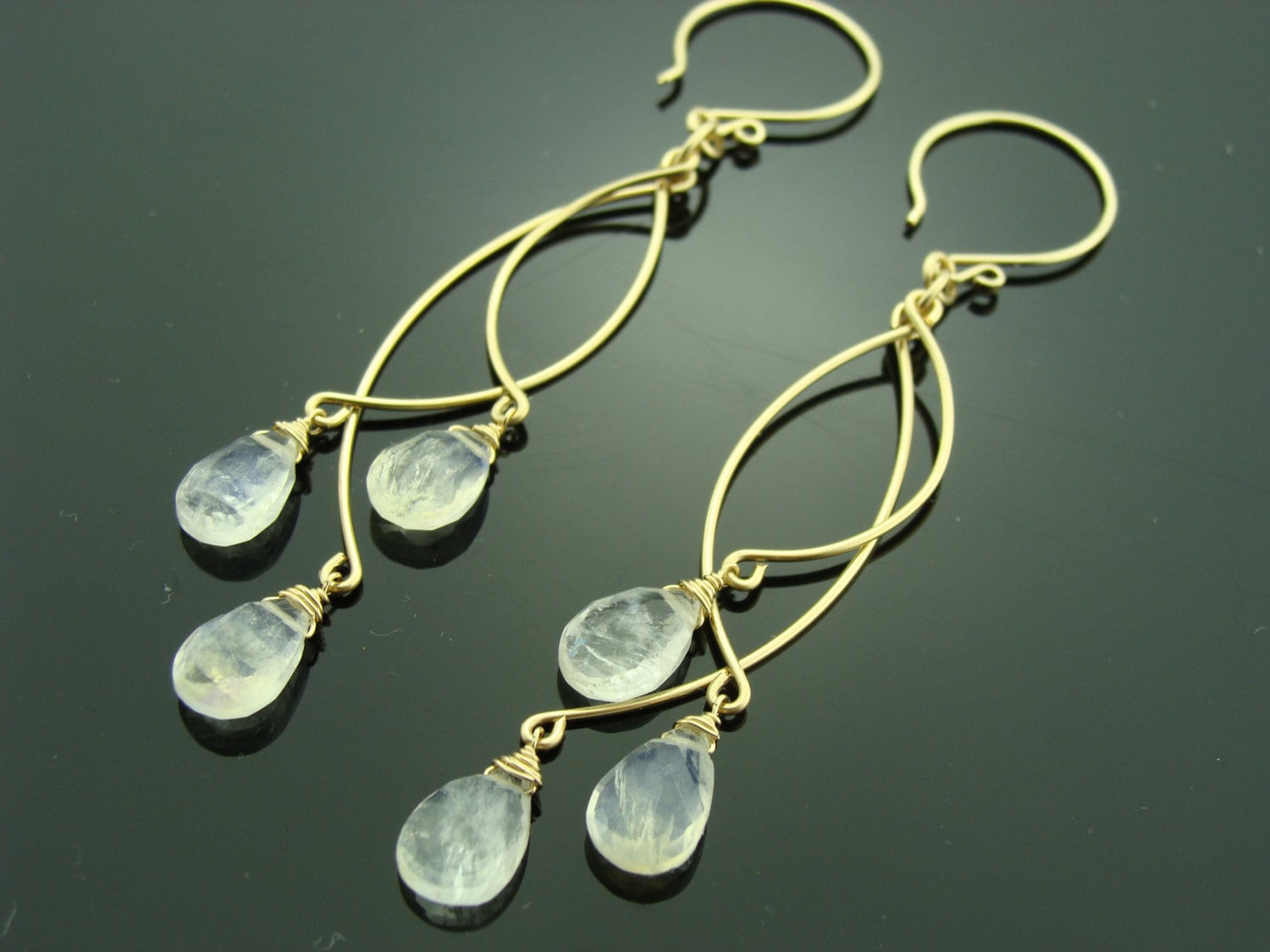 Lange Regenbogen Mondstein Kronleuchter 14K Gold Gefüllte Ohrringe Boho Brautschmuck Lange Regenbogen Mondstein Kronleuchter 14K Gold Gefüllte Ohrringe Boho Brautschmuck von VestaJewelry