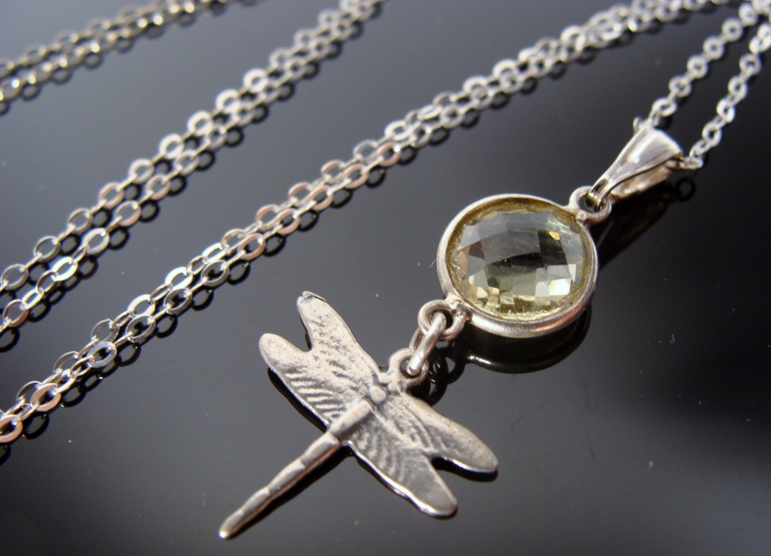 Lemon Quartz Anhänger Libellen-Halskette 925 Sterlingsilber Gelber Edelstein-Schmuck Zierliches Naturgeschenk von VestaJewelry