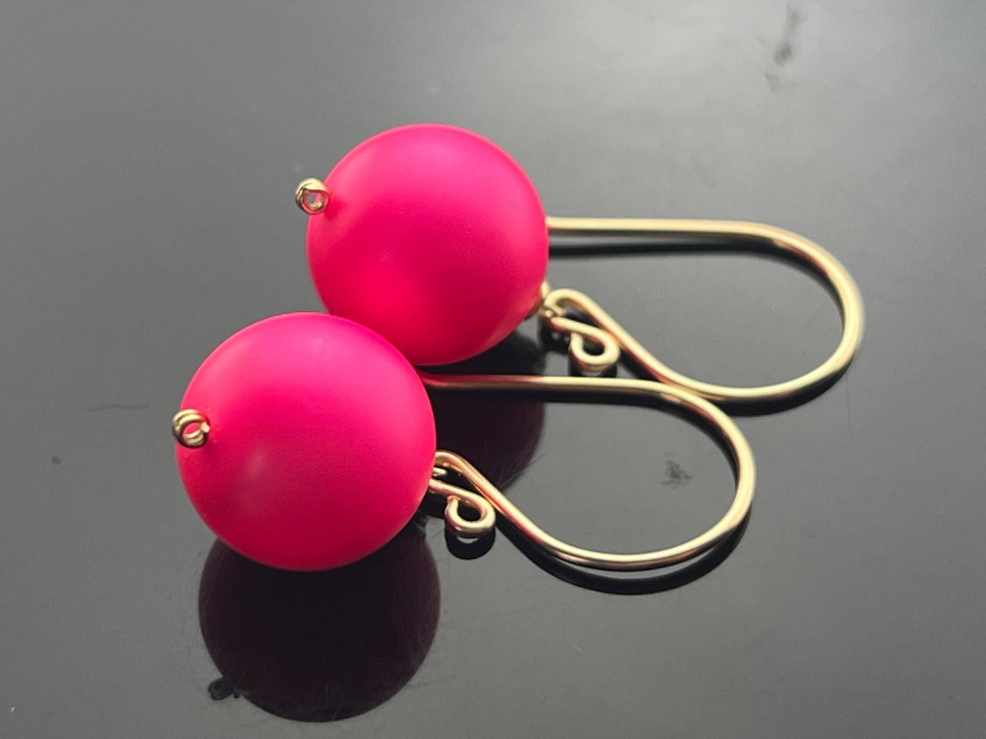 Neon Pink Swarovski Kristall Ohrringe 925 Sterling Silber Oder 14K Gold Filled von VestaJewelry