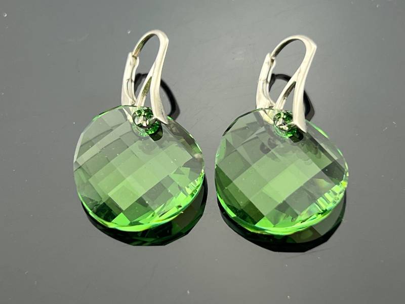 Peridot Swarovski Disc Ohrringe. 925 Sterling Silber Ohrhaken. Grüne Kristall Ohrhänger. August Geburtsstein Schmuck von VestaJewelry