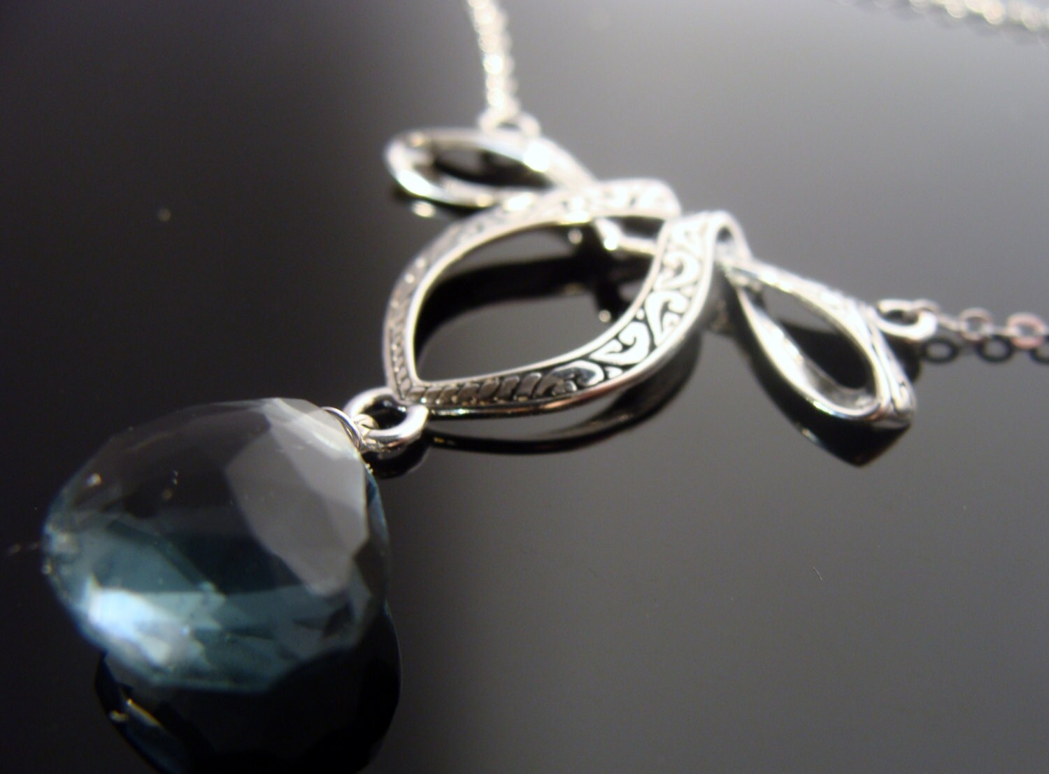 Petrol Blau Quarz Bogen Halskette 925 Sterling Silber Anhänger Zierlicher Edelstein Schmuck von VestaJewelry