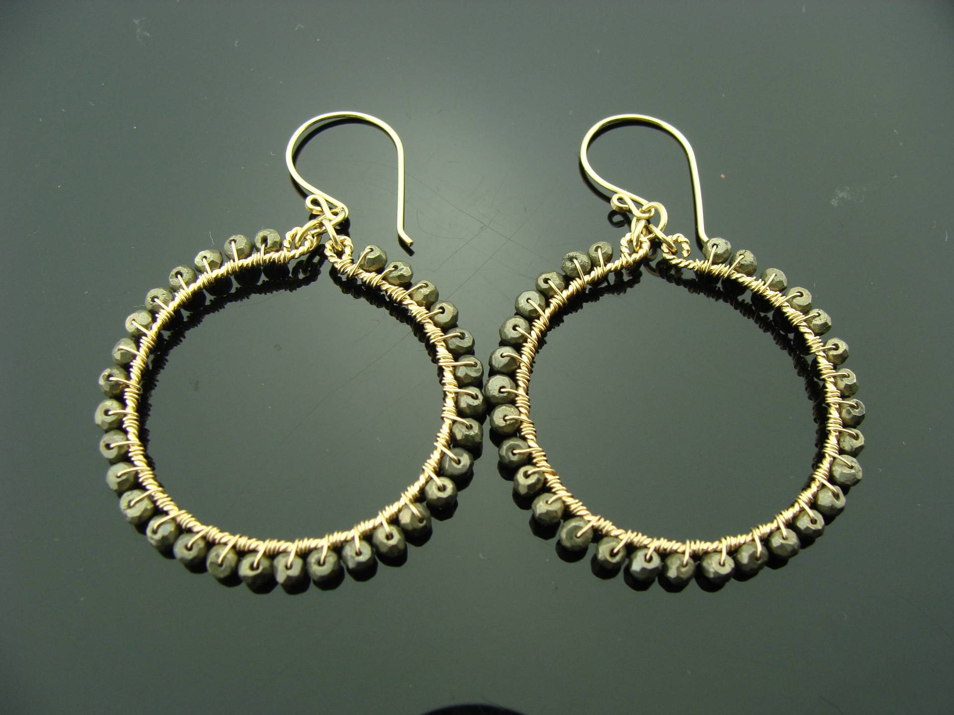 Pyrit Creolen 14K Gold Füllte Edelstein Ohrringe Metallic Baumeln Handgefertigter Schmuck von VestaJewelry