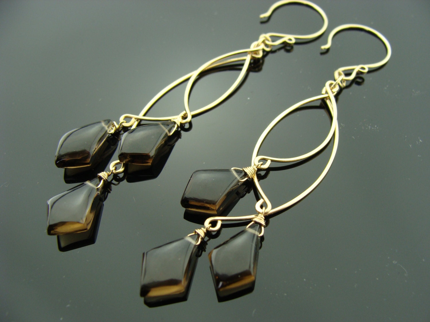 Rauchquarz-Leuchter-Ohrringe Lange 14K Gold Gefüllte Anhänger Edelstein-Ohrringe von VestaJewelry