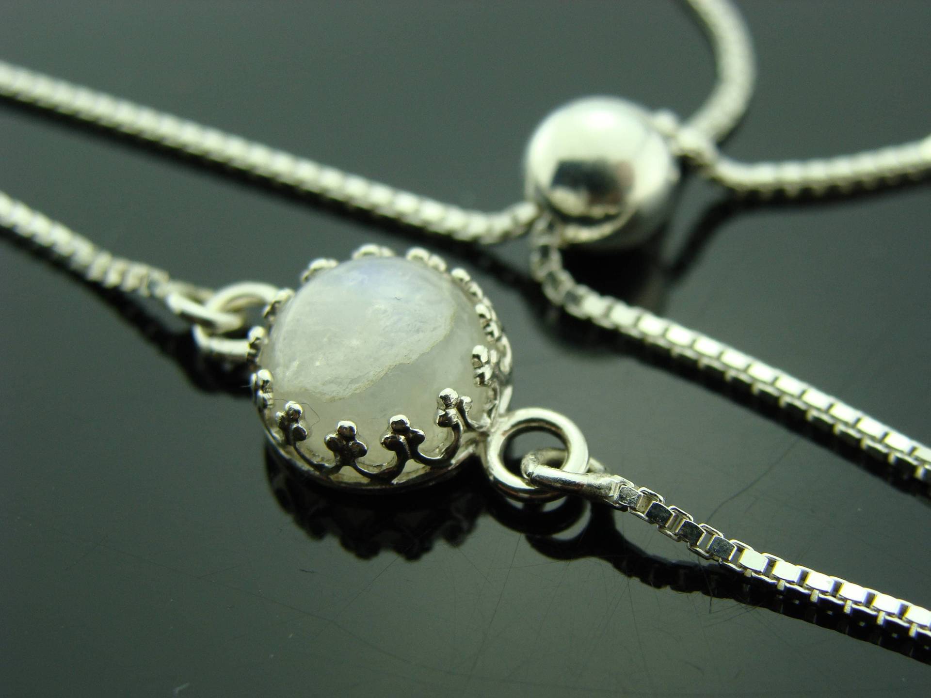 Regenbogen Mondstein Armband 925 Sterling Silber Verstellbarer Quastenschmuck Juni Birthstone Geschenk Handgemachtes Edelstein von VestaJewelry