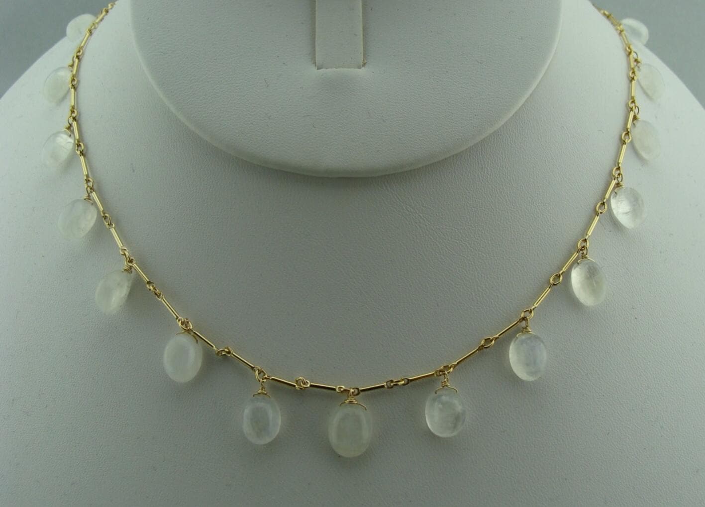 Regenbogen Mondstein Schmuckset 14K Gold Filled Halskette & Ohrringe Juni Birthstone Geschenk Zierliches Braut - Oder Jubiläums-Set von VestaJewelry