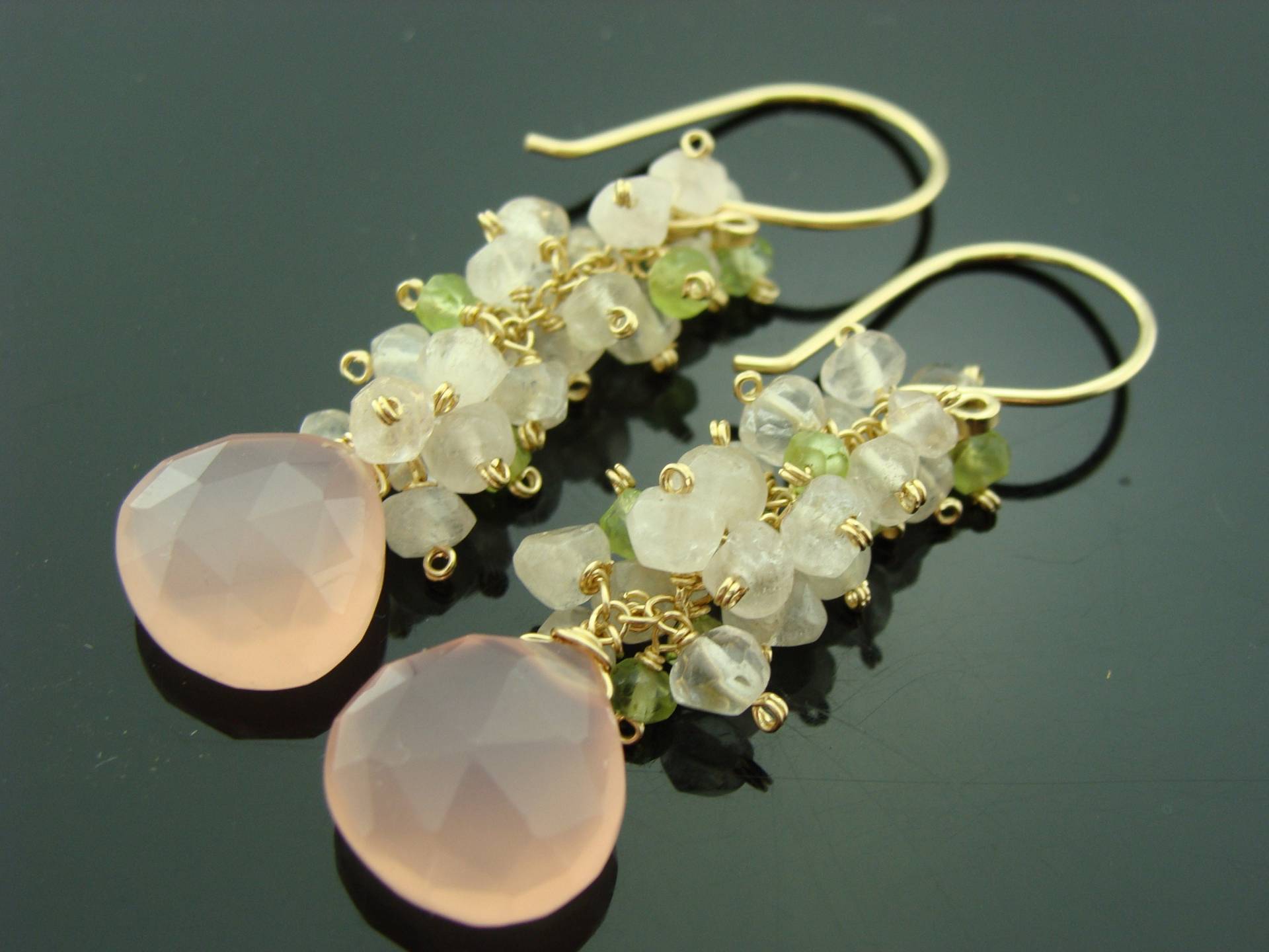 Rosa Chalcedon Rosenquarz Peridot Ohrringe 14K Gold Gefüllte Cluster Baumeln Femininer Edelstein Schmuck Handgemachtes Geschenk Für Sie von VestaJewelry